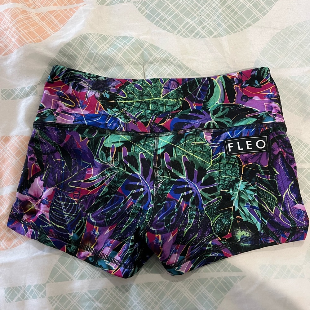 Fleo shorts, size medium